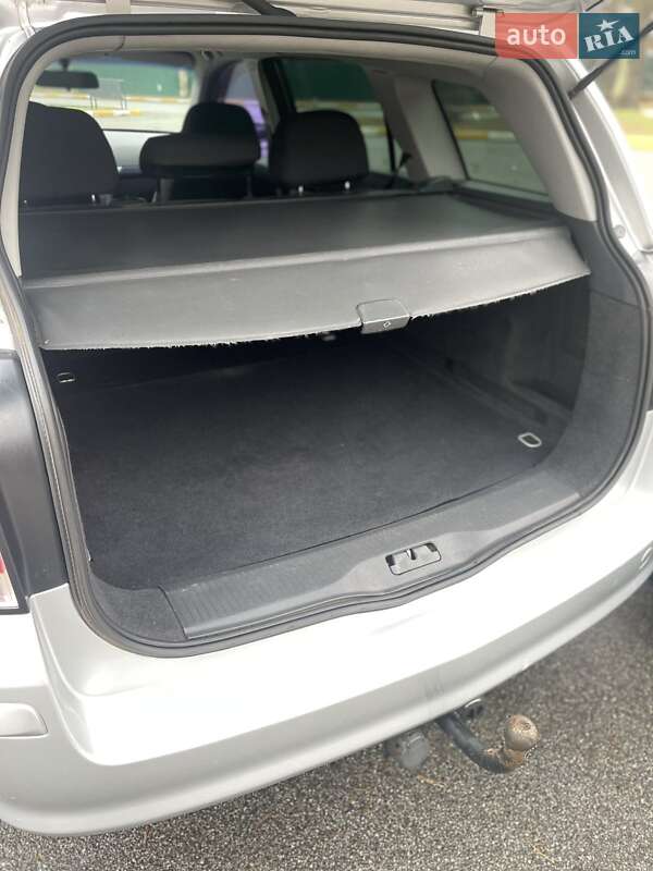Універсал Opel Astra 2013 в Києві