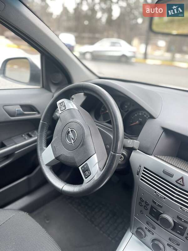 Універсал Opel Astra 2013 в Києві