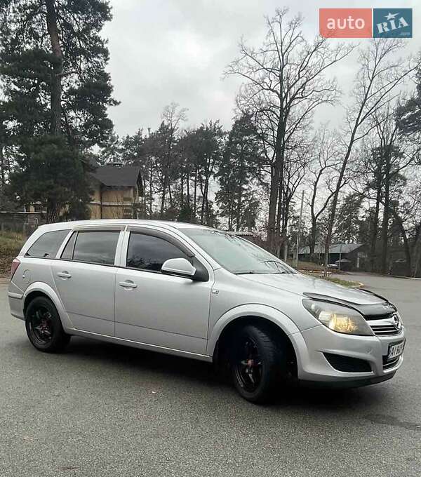 Універсал Opel Astra 2013 в Києві