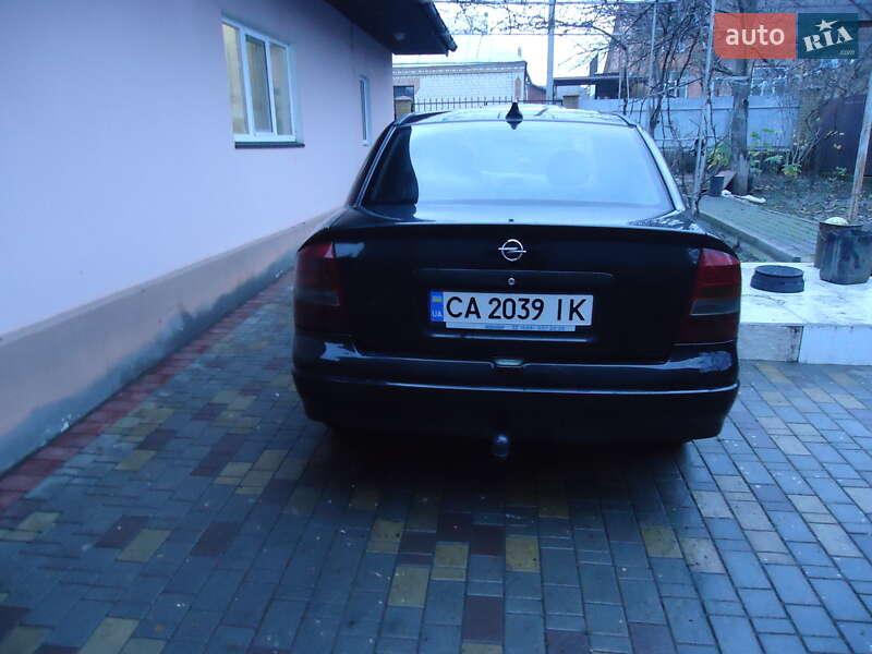 Седан Opel Astra 2006 в Умані