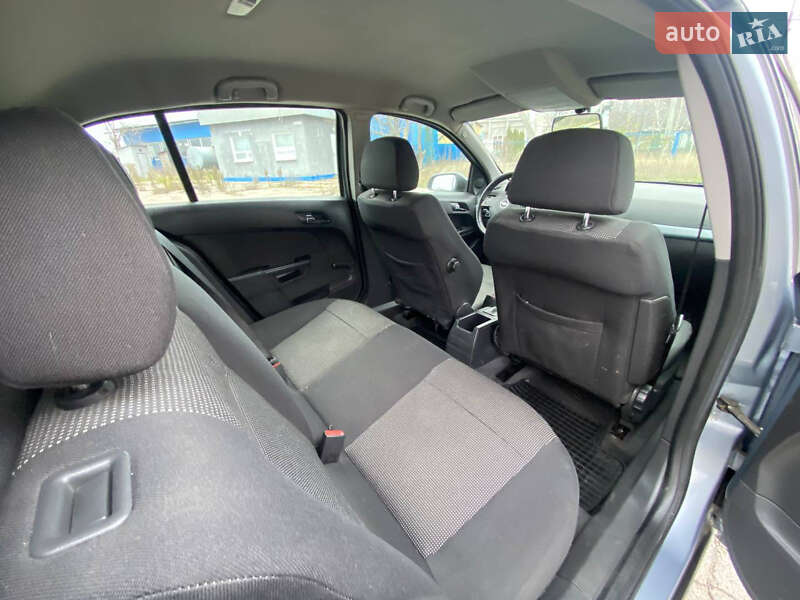 Хэтчбек Opel Astra 2006 в Кропивницком