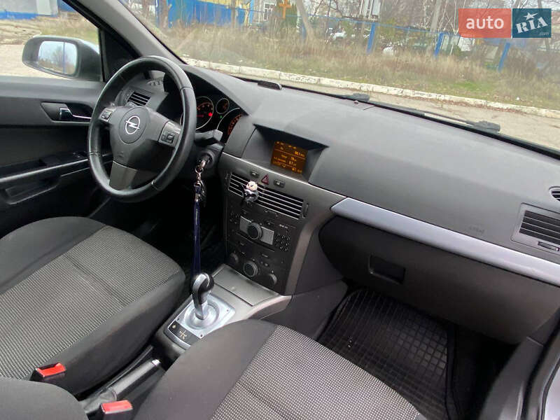 Хэтчбек Opel Astra 2006 в Кропивницком
