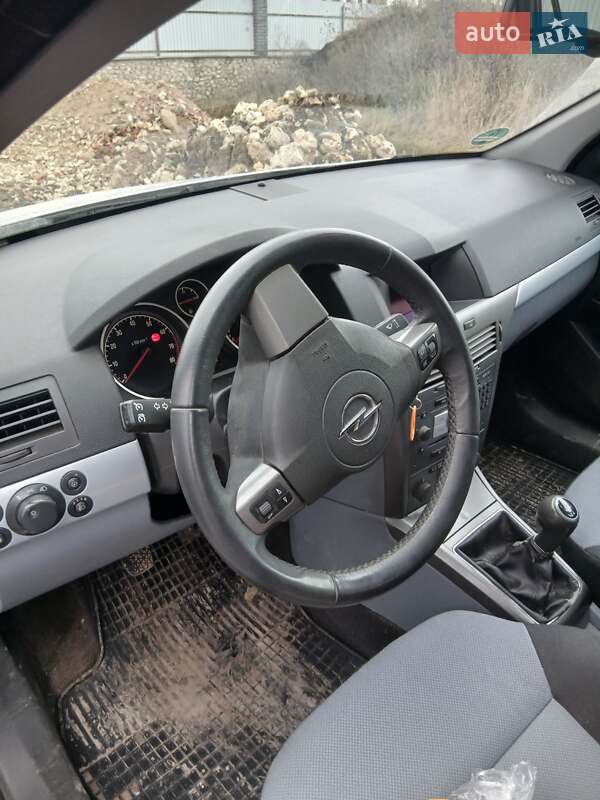 Універсал Opel Astra 2006 в Почаєві