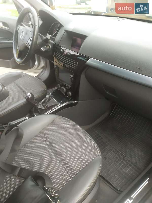 Універсал Opel Astra 2008 в Стрию