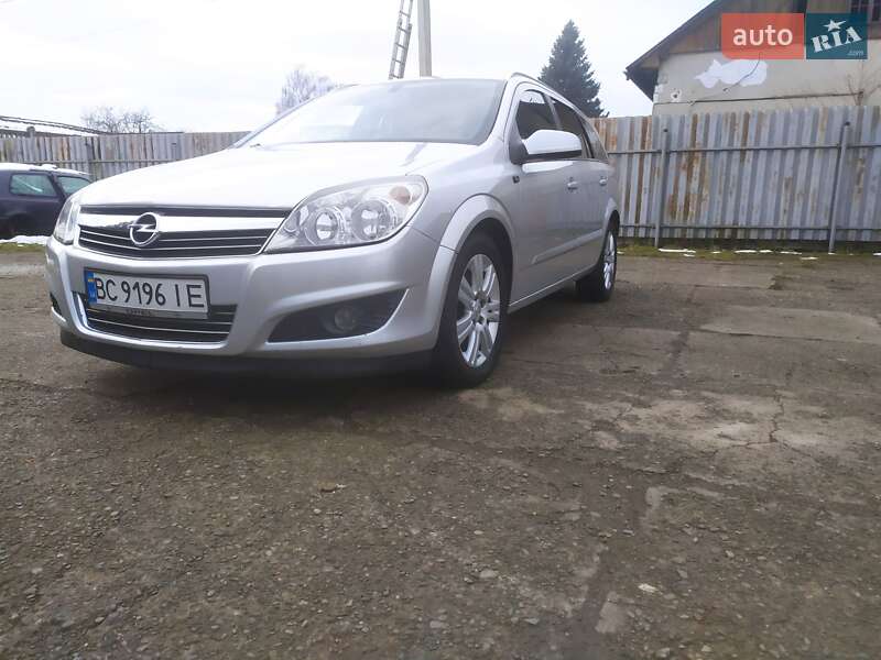 Універсал Opel Astra 2008 в Стрию