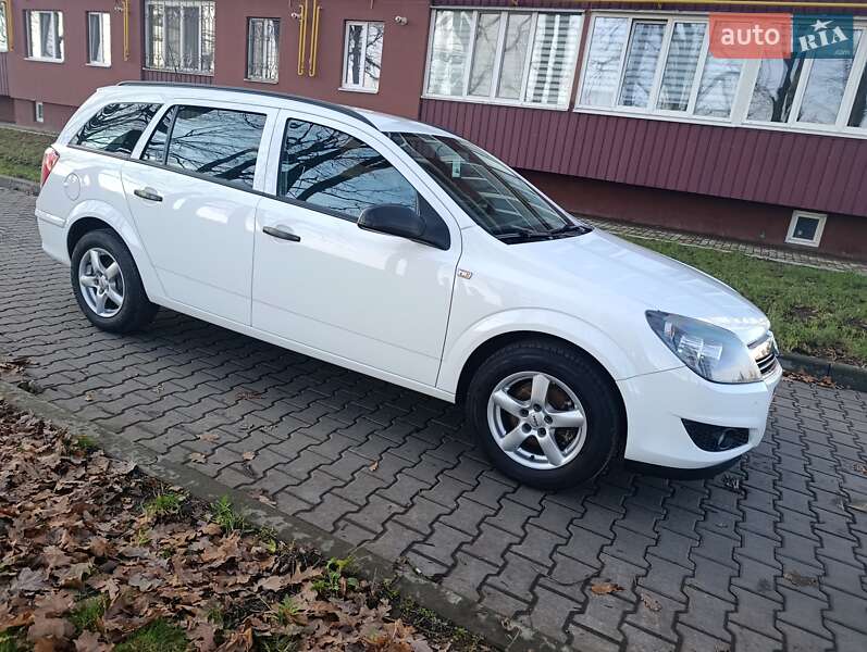 Універсал Opel Astra 2009 в Полтаві