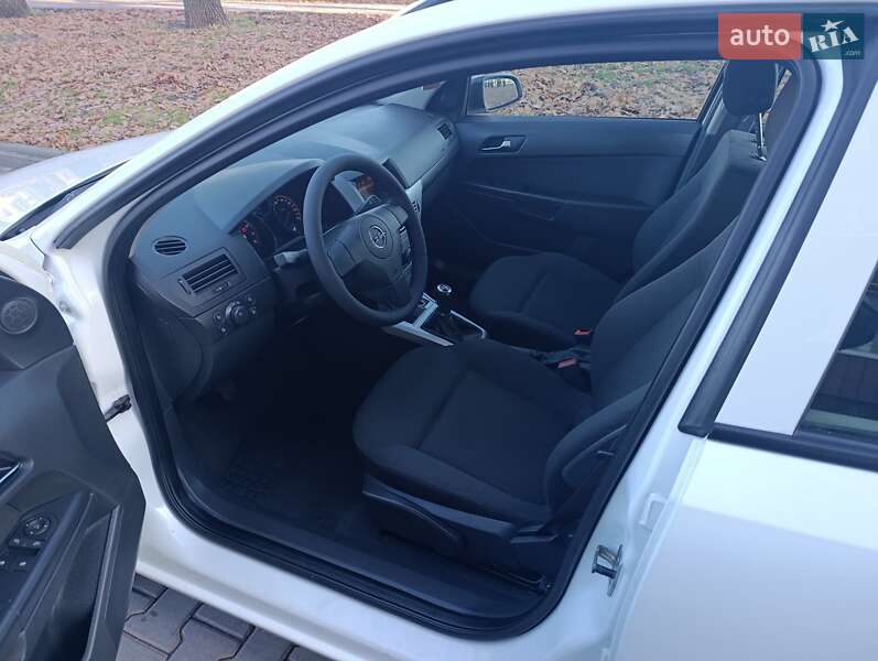 Універсал Opel Astra 2009 в Полтаві