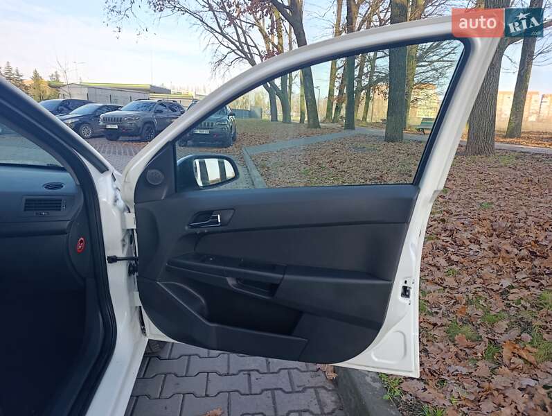 Універсал Opel Astra 2009 в Полтаві