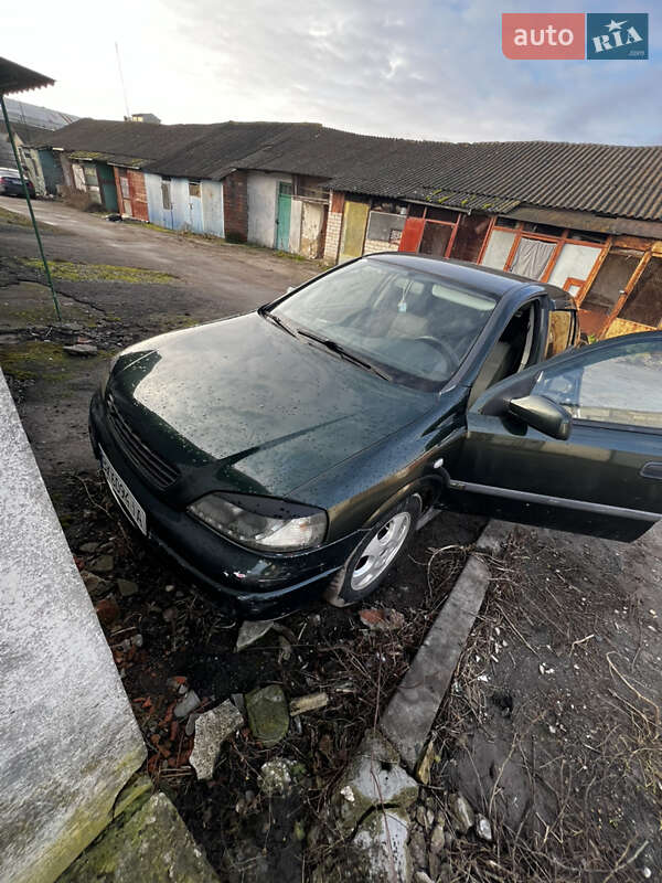 Седан Opel Astra 2003 в Городке