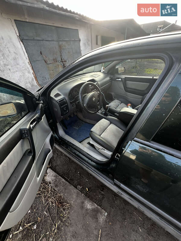 Седан Opel Astra 2003 в Городке