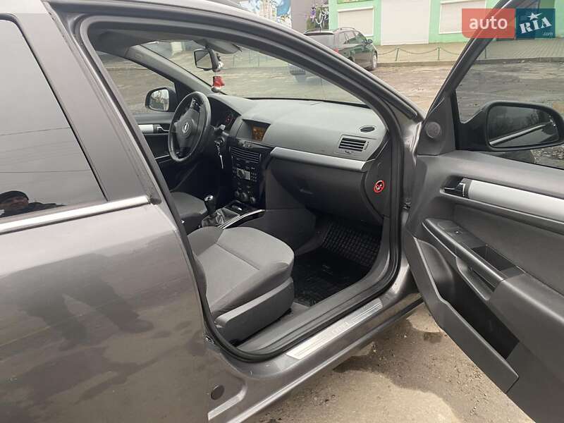 Универсал Opel Astra 2010 в Владимире