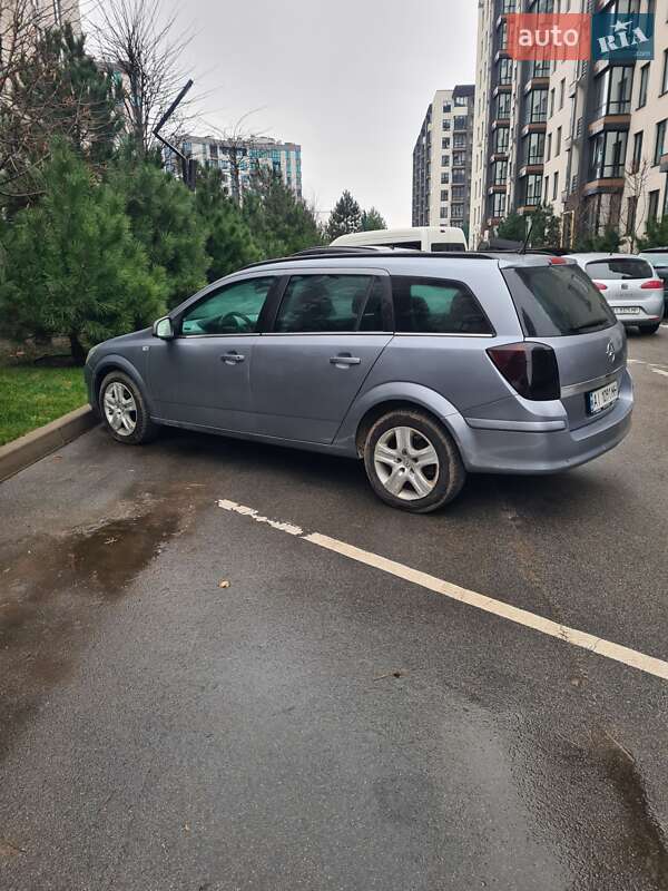 Універсал Opel Astra 2010 в Софіївській Борщагівці