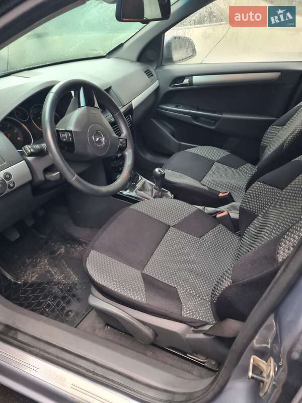 Універсал Opel Astra 2010 в Софіївській Борщагівці