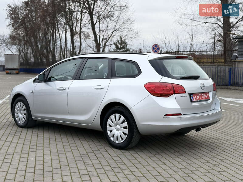 Универсал Opel Astra 2015 в Тернополе
