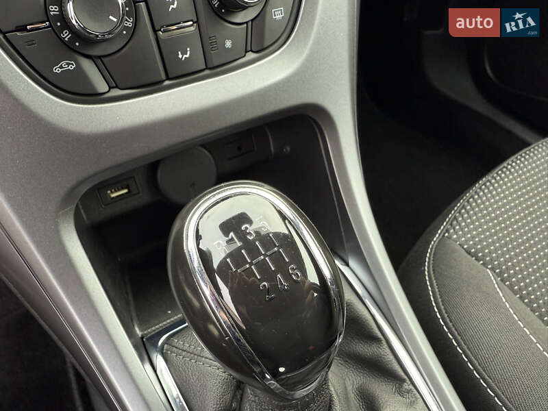 Универсал Opel Astra 2015 в Тернополе