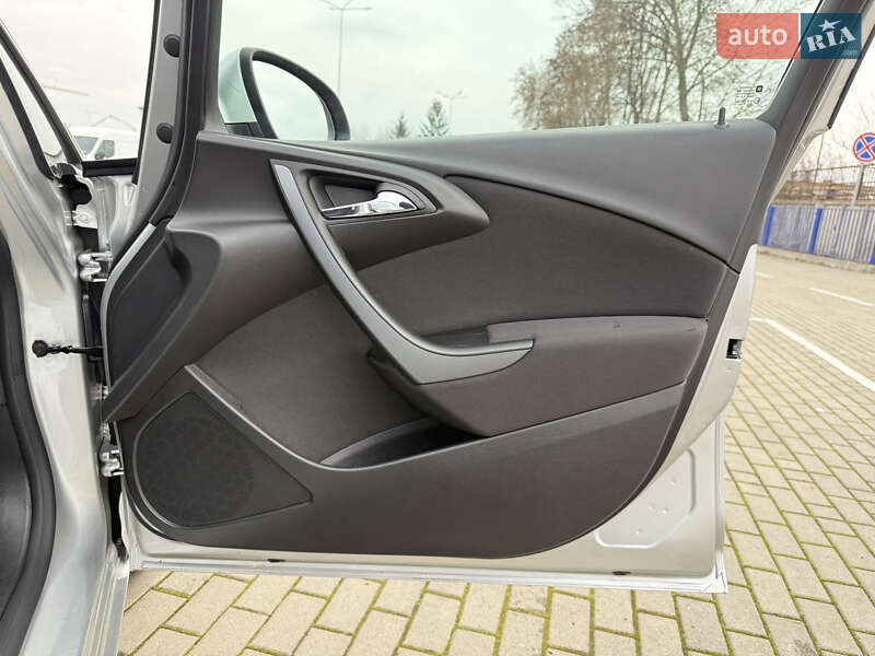 Универсал Opel Astra 2015 в Тернополе