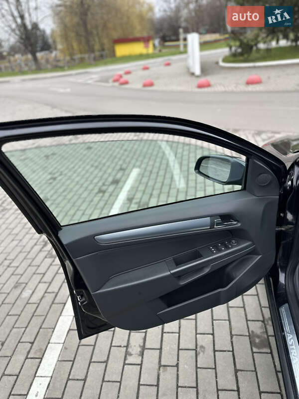 Универсал Opel Astra 2009 в Луцке