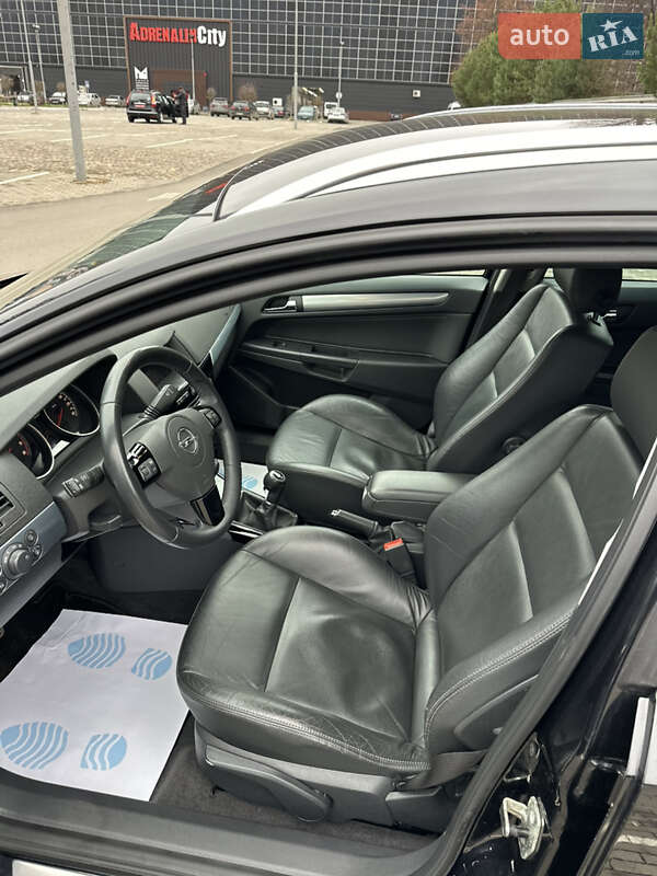 Универсал Opel Astra 2009 в Луцке