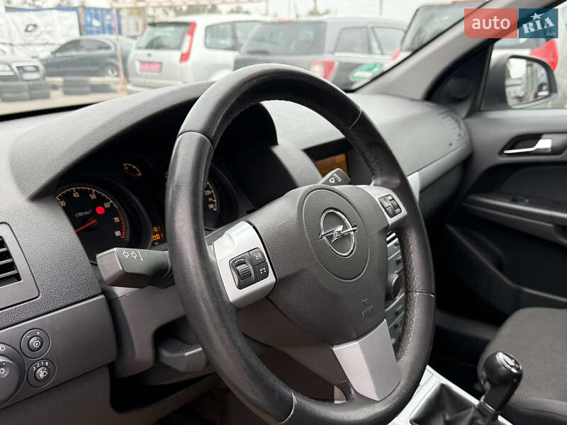 Універсал Opel Astra 2010 в Вінниці