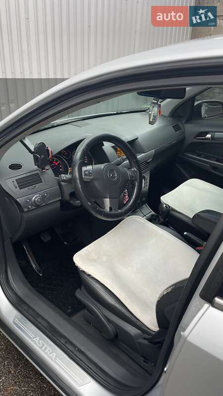 Хэтчбек Opel Astra 2004 в Чернигове
