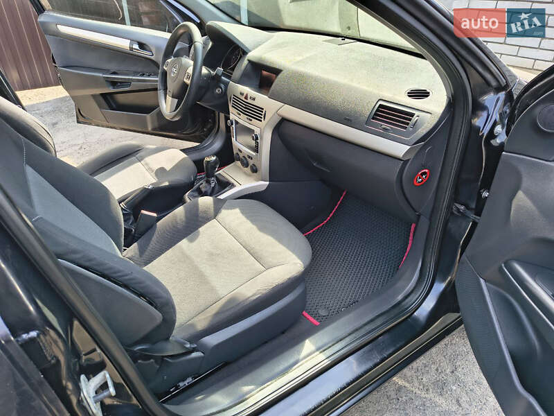 Универсал Opel Astra 2007 в Ровно