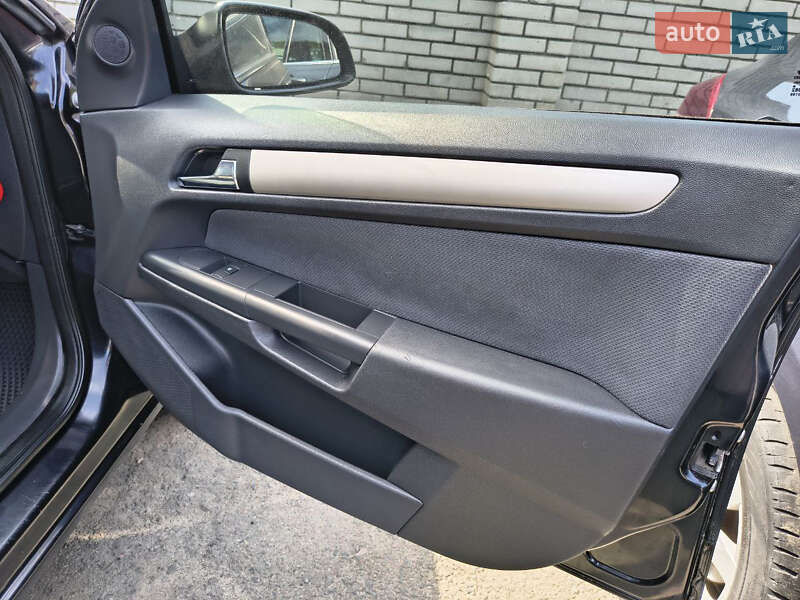 Универсал Opel Astra 2007 в Ровно