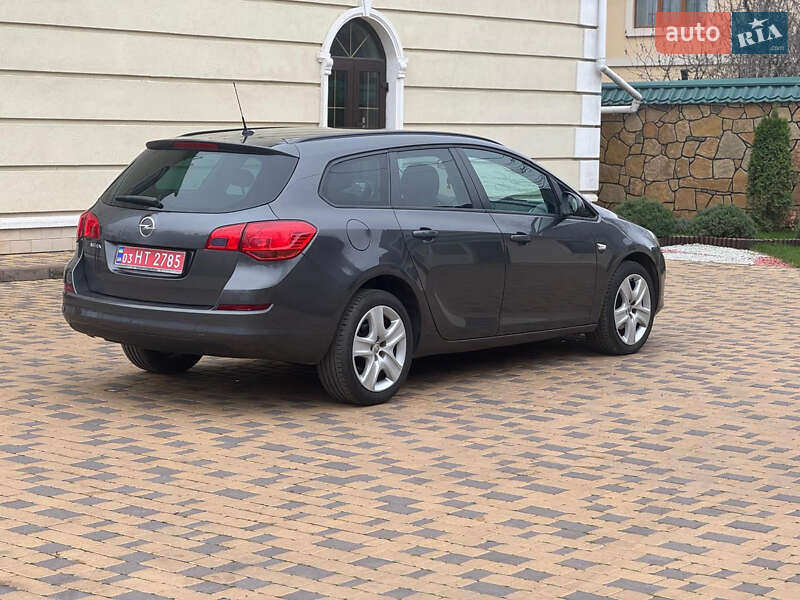Універсал Opel Astra 2011 в Могилів-Подільському