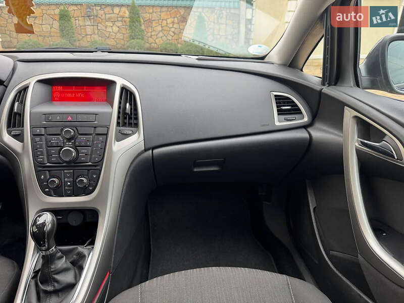 Універсал Opel Astra 2011 в Могилів-Подільському