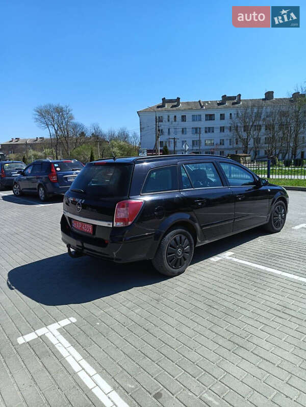 Универсал Opel Astra 2007 в Староконстантинове