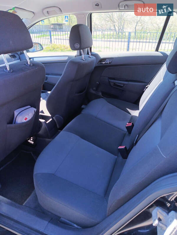 Универсал Opel Astra 2007 в Староконстантинове