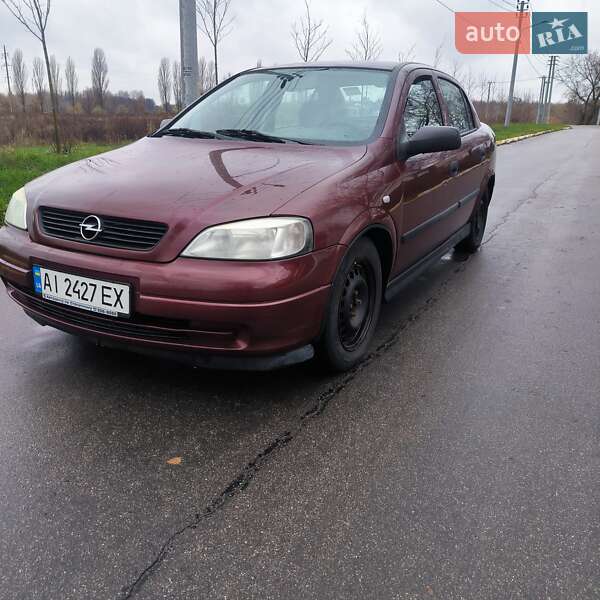 Седан Opel Astra 2006 в Бучі