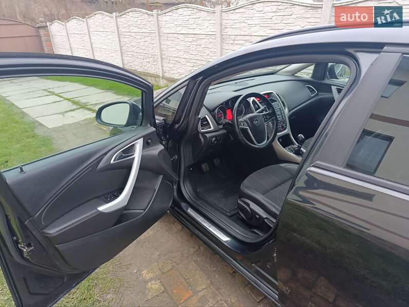 Універсал Opel Astra 2012 в Гощі