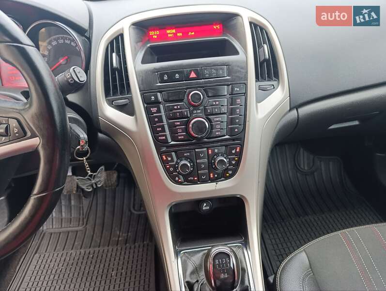 Універсал Opel Astra 2012 в Гощі