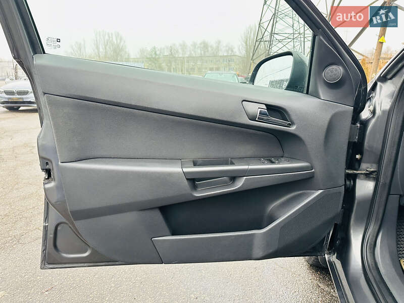 Хетчбек Opel Astra 2012 в Харкові