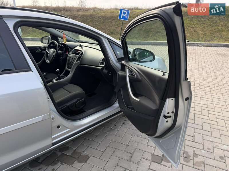 Универсал Opel Astra 2011 в Браиловом