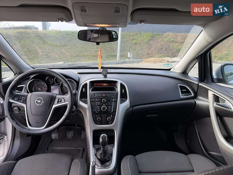 Универсал Opel Astra 2011 в Браиловом