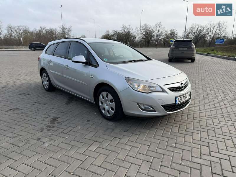 Универсал Opel Astra 2011 в Браиловом