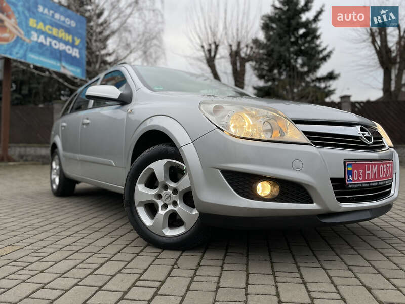 Універсал Opel Astra 2009 в Луцьку