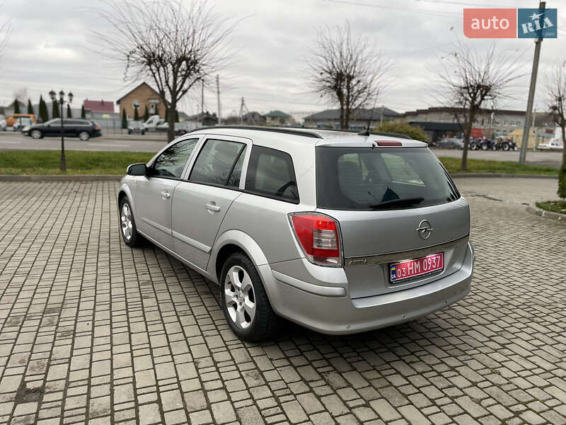 Універсал Opel Astra 2009 в Луцьку