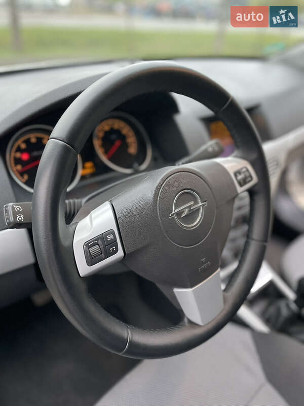 Універсал Opel Astra 2009 в Луцьку