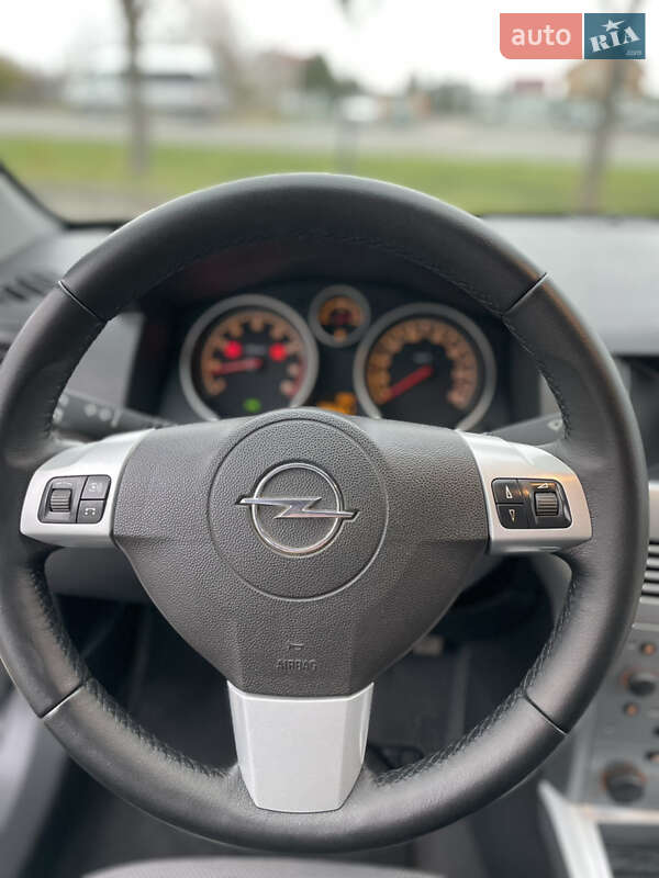 Універсал Opel Astra 2009 в Луцьку