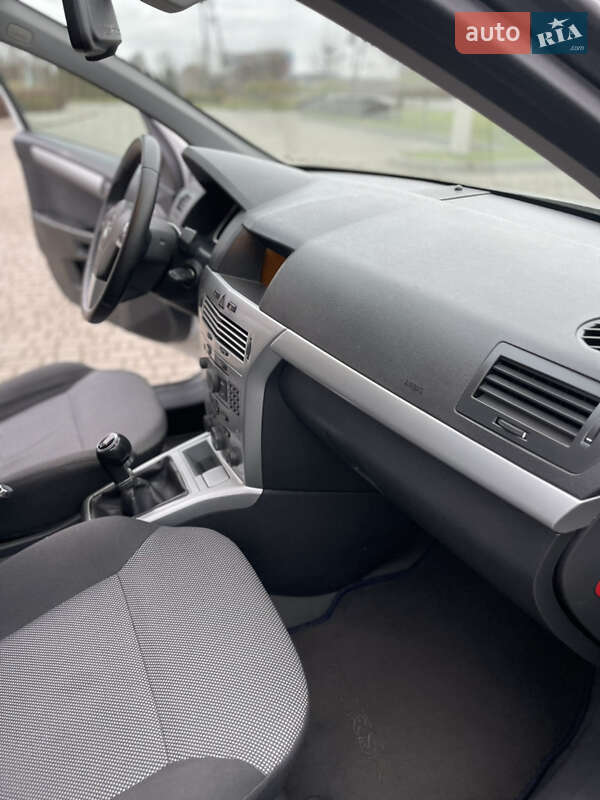 Універсал Opel Astra 2009 в Луцьку