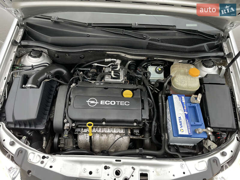 Універсал Opel Astra 2009 в Луцьку