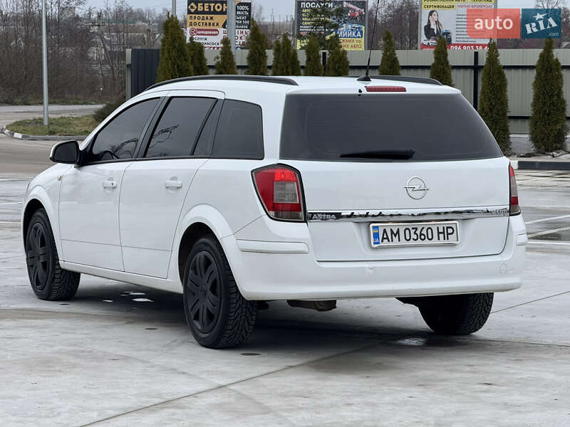 Универсал Opel Astra 2009 в Звягеле