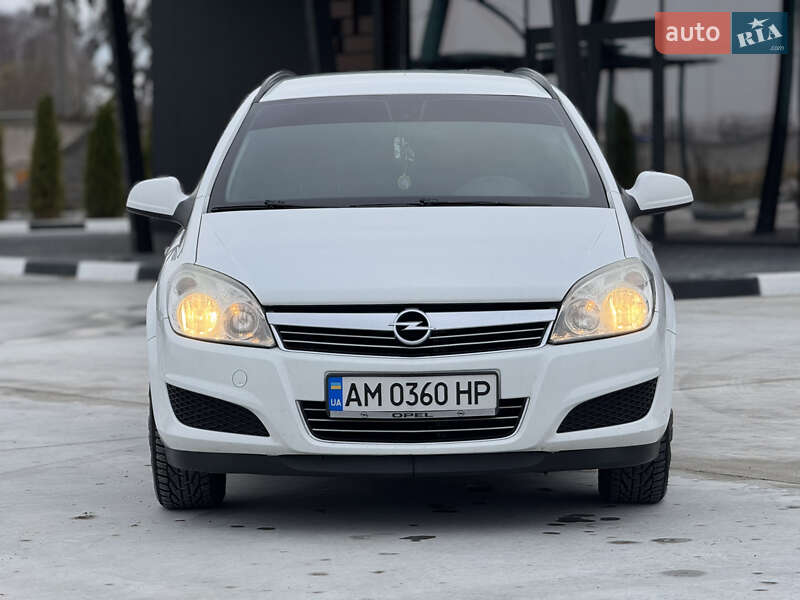 Универсал Opel Astra 2009 в Звягеле