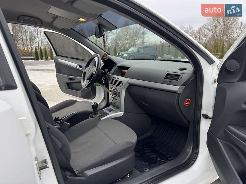 Универсал Opel Astra 2009 в Звягеле