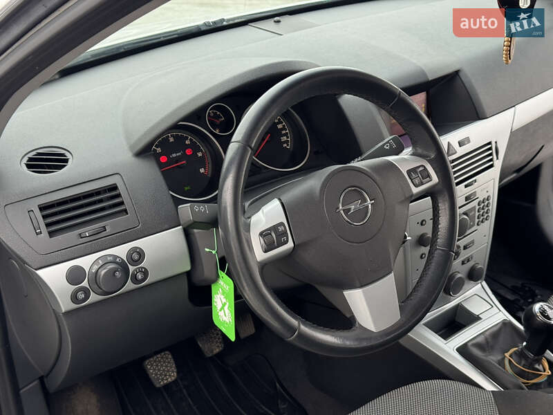 Универсал Opel Astra 2009 в Звягеле