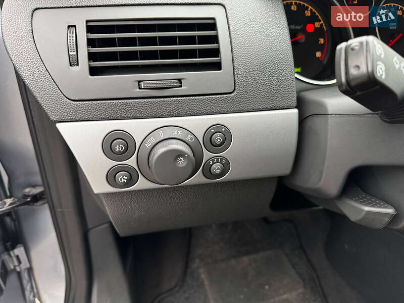 Универсал Opel Astra 2010 в Днепре