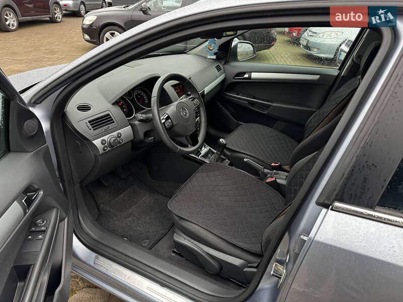 Универсал Opel Astra 2010 в Днепре