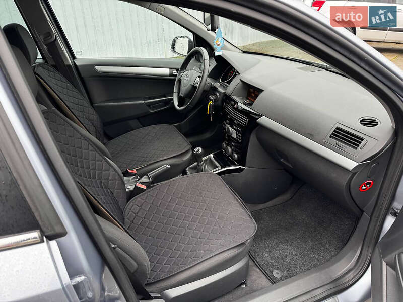 Универсал Opel Astra 2010 в Днепре